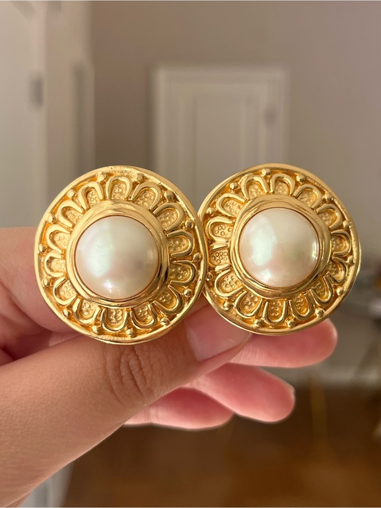 Dior Jewelry - Vintage Christian Dior Round Pearl Scalloped Metal Large Gold Clip-On Earrings